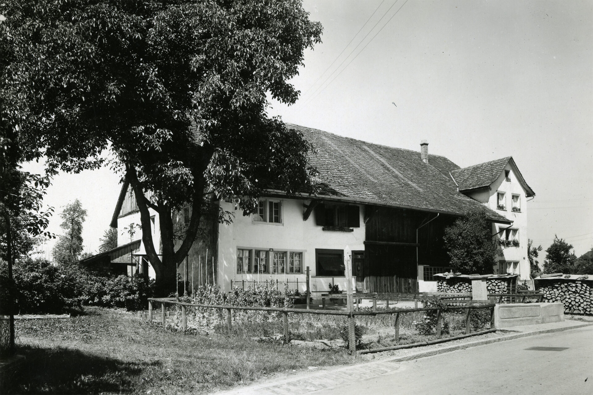 Vielzweckbauernhaus Ausserdorfstrasse 8-10, Zürich